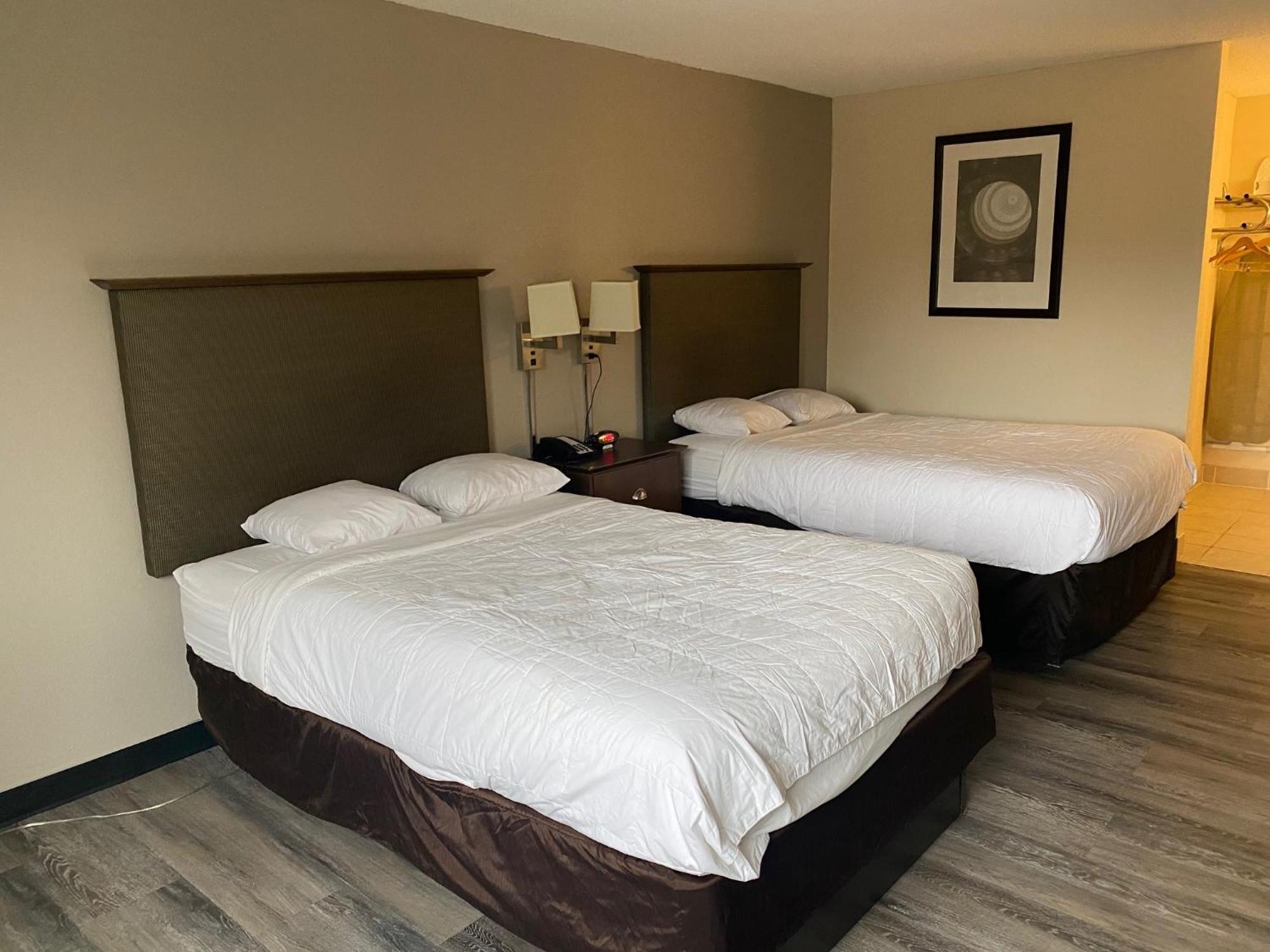 Hotel 6 - Airport Rochester